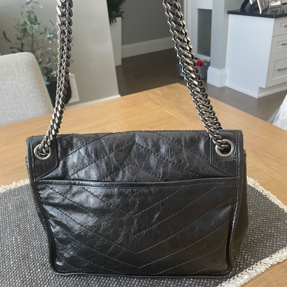 Niki medium crinkled leather shoulder bag - Picture 2 of 14